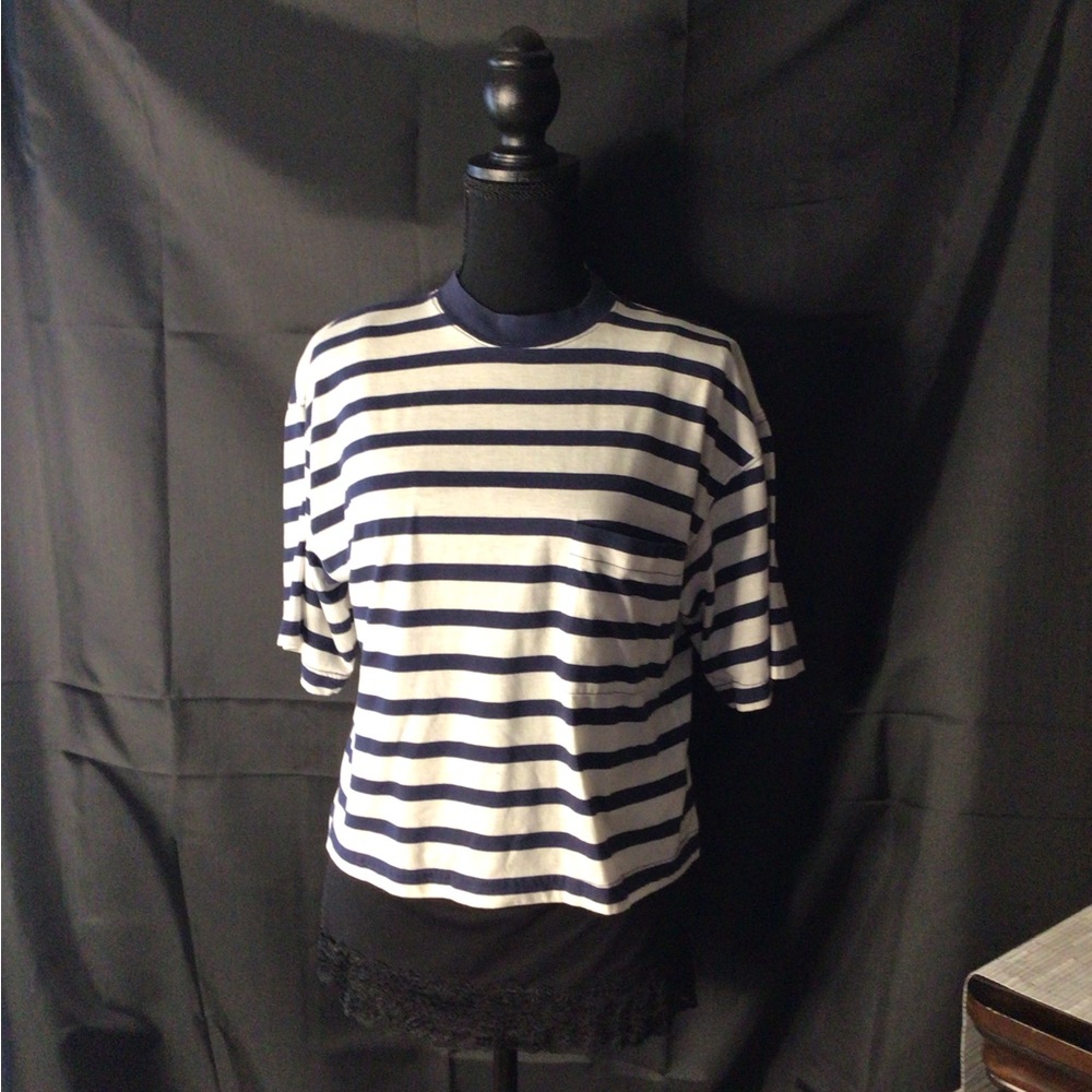 676. White and Blue Boxy 3/4 Sleeve Tee